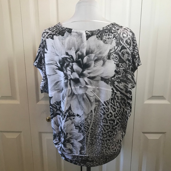 Style & Co Bat Wing Black White Floral Sequin Top - Picture 6 of 7